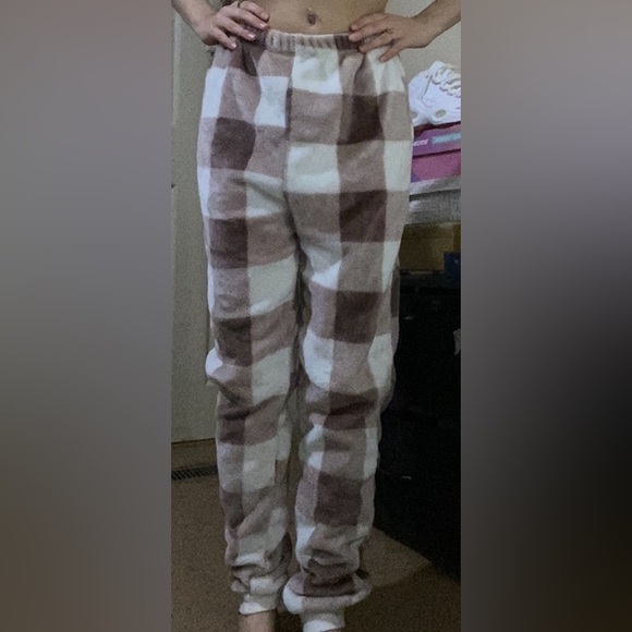 Checkered soft fuzzy lounging pants - Picture 3 of 4